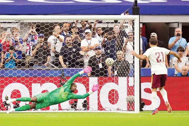 Spain vs France FIFA World Cup 2026 semifinal victory celebration.