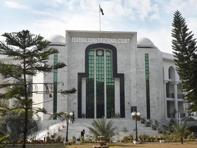 Federal Constitutional Court building as judges issue guidelines on protecting minors' rights.
