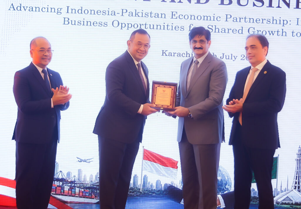 Murad Ali Shah speaks at the Pakistan-Indonesia Trade and Investment Forum in Karachi.