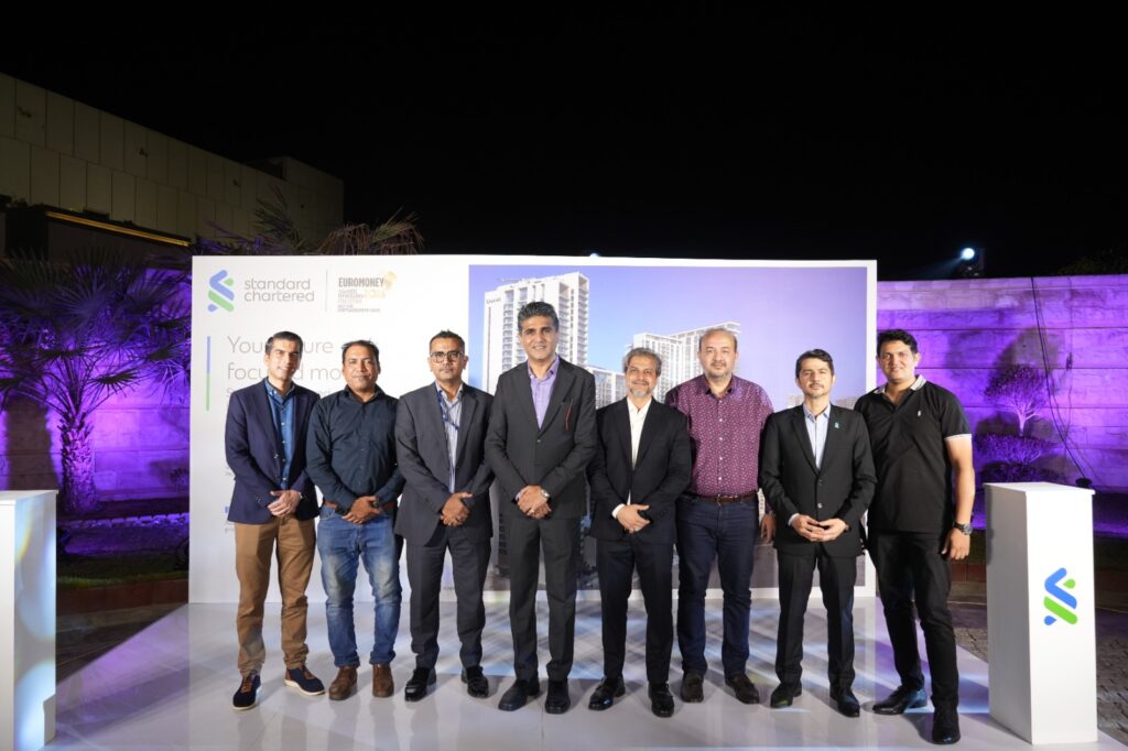 Standard Chartered representatives engage with EMAAR Pakistan brokers on home finance solutions.