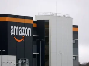 Amazon logo representing strong quarterly earnings and AI-driven business growth.