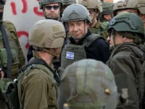 Artificial intelligence interface alongside Israel and Gaza conflict imagery.
