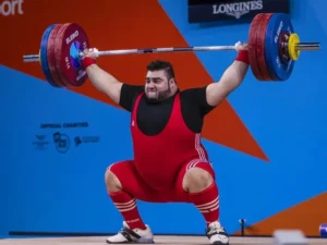Nooh Dastgir Butt during a weightlifting competition for Pakistan