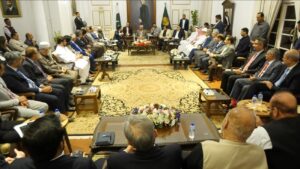 Sindh Governor Nihal Hashmi meeting federal petroleum and railways ministers in Karachi
