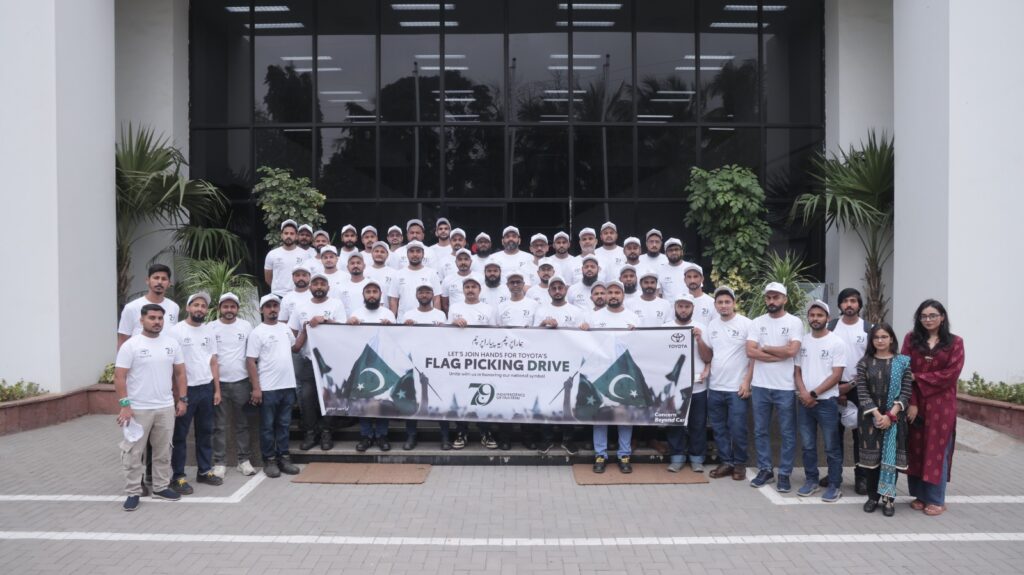 IMC employees collecting national flags during a Karachi volunteer drive