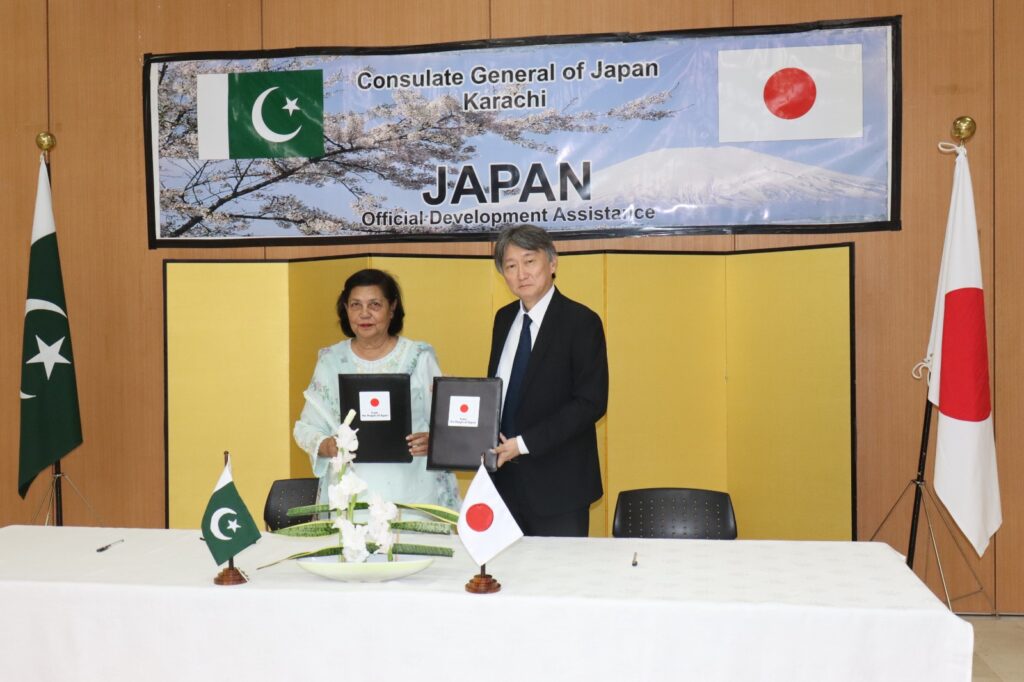 Japan grant supports a new school bus for special students in Karachi.