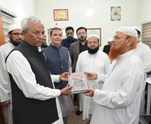 Governor Sindh Nehal Hashmi meeting Mufti Taqi Usmani at Jamia Darul Uloom Korangi
