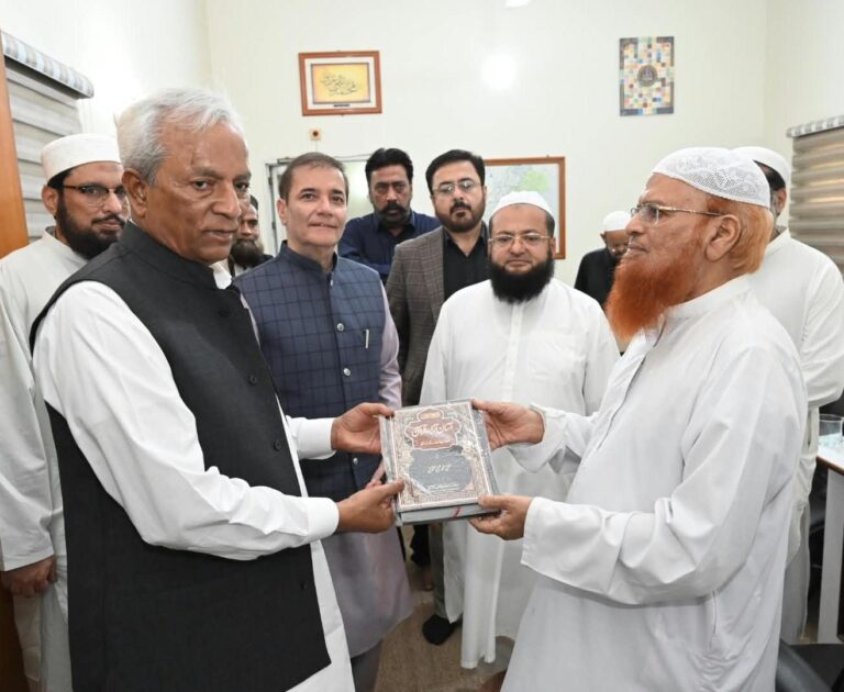 Governor Sindh Nehal Hashmi meeting Mufti Taqi Usmani at Jamia Darul Uloom Korangi