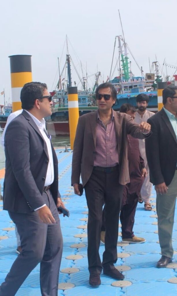 New floating jetty at Korangi Fish Harbour to support fishermen and seafood exports
