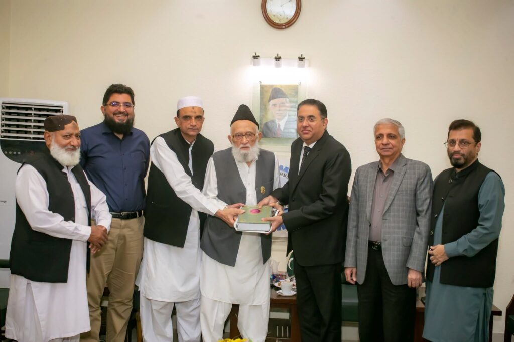 Hanif Tayyab with KCCI President Rehan Hanif and officials during Karachi Chamber visit