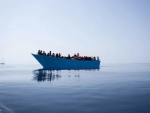 Tunisian coast guard searches for migrants after boat sinks