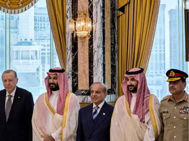 Prime Minister Shehbaz Sharif, Crown Prince Mohammed bin Salman and President Recep Tayyip Erdogan at the Makkah Joint Defence Summit.
