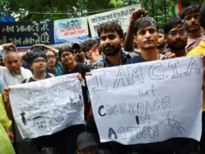 Indian police use water cannons against youth protesters in Jharkhand