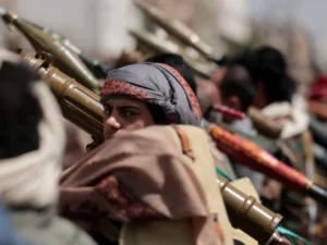 Iran war tensions rise as Strait of Hormuz shipping faces disruption