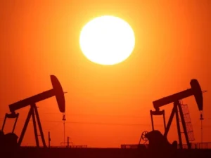 Oil prices and crude barrels amid Strait of Hormuz supply concerns