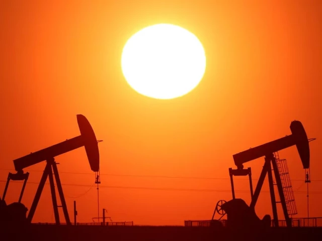Oil prices and crude barrels amid Strait of Hormuz supply concerns