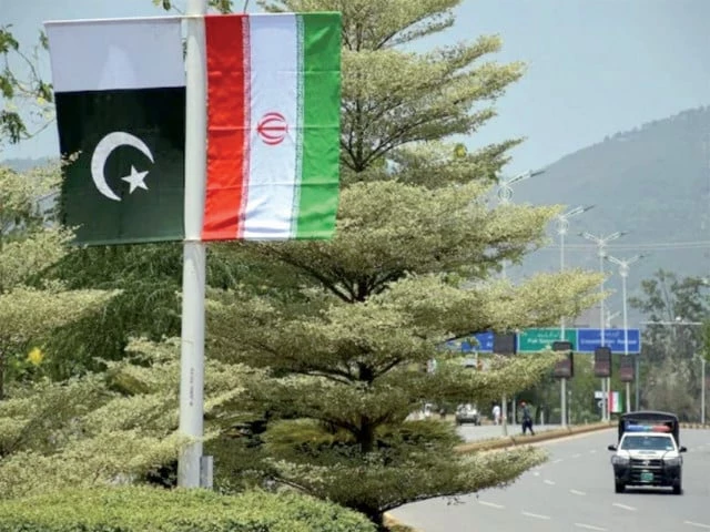 Pakistan and Iran strengthen trade ties with a $10 billion bilateral trade target
