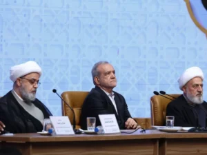 Iran-US tensions rise after US strike on Larak Island and Iranian retaliation threats