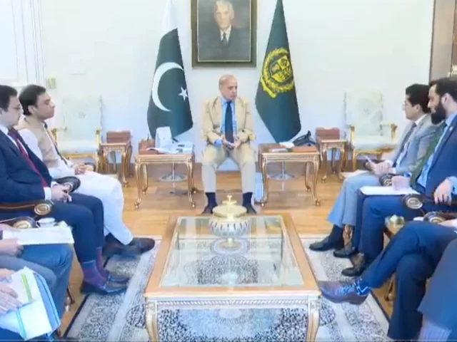 Prime Minister Shehbaz Sharif orders talks with oil refineries to reduce fuel prices in Pakistan