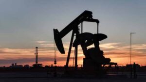 Oil prices fall as Saudi Arabia restarts East-West Pipeline