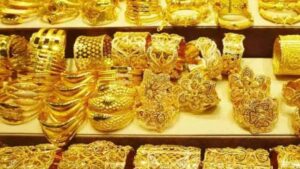 Gold prices in Pakistan fall Rs1,800 per tola