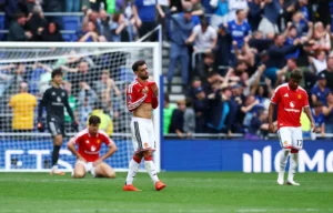Manchester United players celebrate during 2-2 draw against Everton
