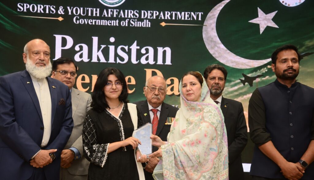 Defence Day event at Iqra University Karachi honours military heroes