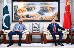 Sindh Governor Nehal Hashmi meets Chinese Consul General Feng Deheng in Karachi