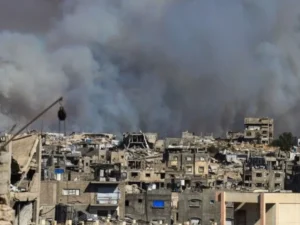 Israeli strike in Khan Younis as Israel claims three Hamas commanders were killed