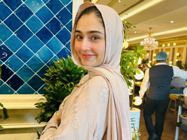 Durefishan Saleem as Zaryab in Dar-e-Nijaat