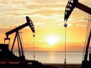 Oil prices fall amid rising US crude inventories and Middle East supply disruptions