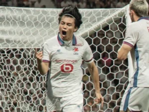 Ayase Ueda scores for Lille against Toulouse on his Ligue 1 debut.
