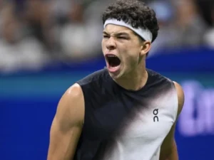 Ben Shelton celebrates victory over Carlos Alcaraz in US Open quarter-final