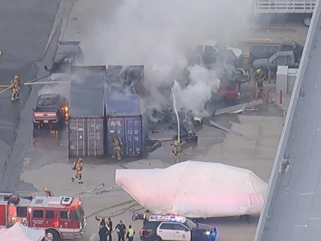 News helicopter crashes in Los Angeles Chatsworth