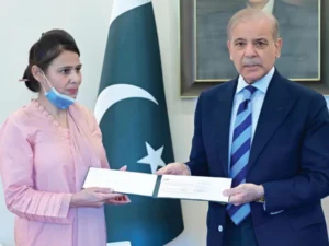 Shehbaz Sharif reviews Jinnah Medical Complex project and honours PIMS nurse Razia Noreen