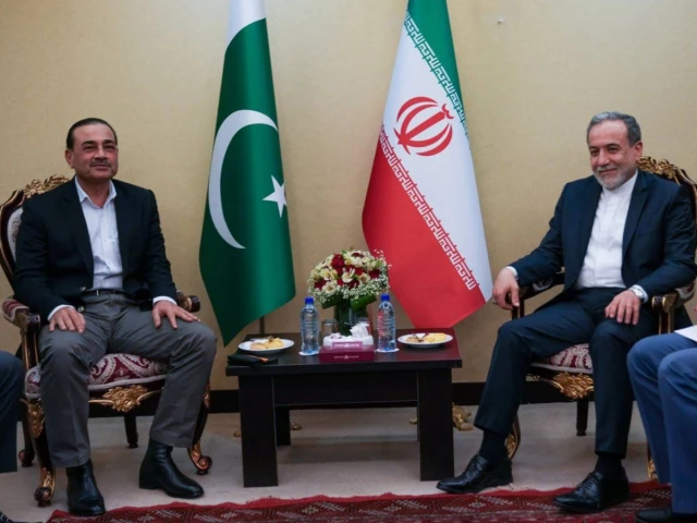 Asim Munir and Abbas Araghchi discuss regional tensions and US Iran talks