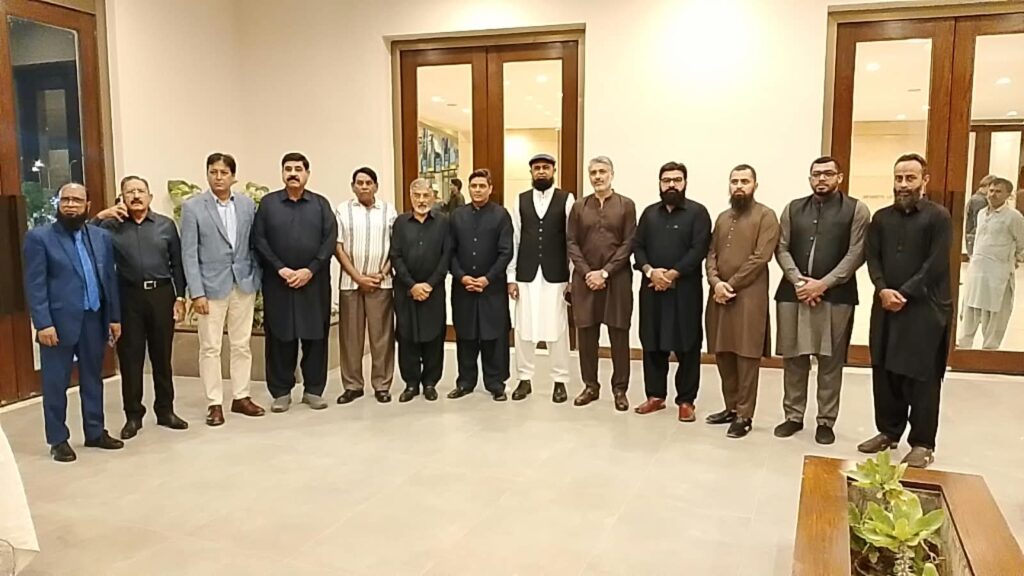 Engineer Anwar Ali announces the Al-Sayed University project in Karachi.