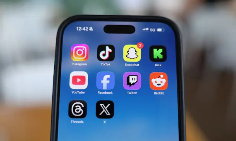1. Social media applications displayed on a smartphone following Greece’s approval of an under-15 ban.