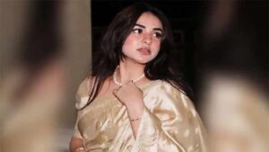 Yumna Zaidi looking emotional during a flight while travelling for work