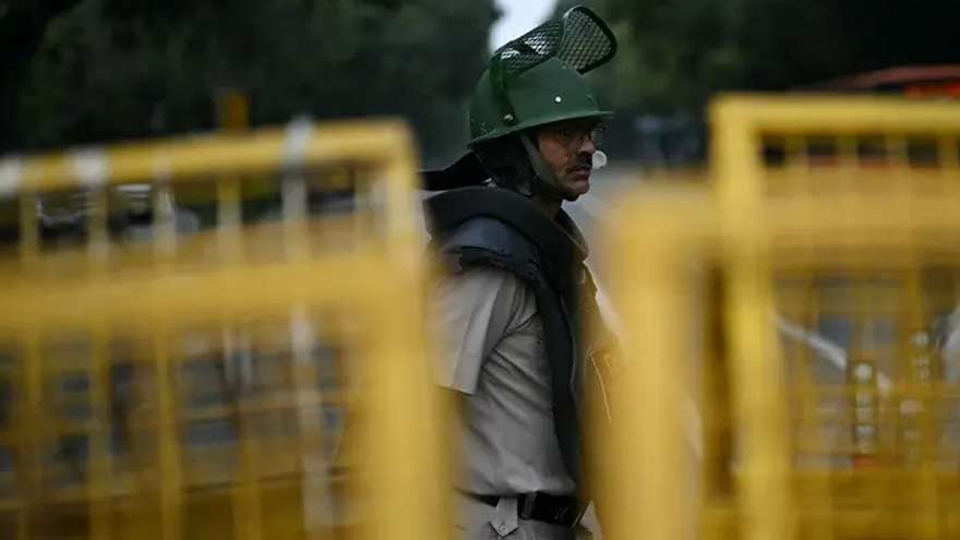 Indian police and security barricades in New Delhi ahead of protests over voter-roll revision.
