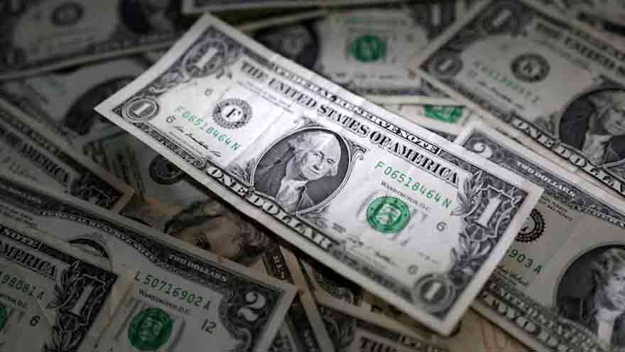 US dollar banknotes representing currency markets amid geopolitical tensions and inflation concerns.
