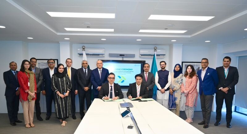 PAFLA and HBL officials sign an MoU to empower freelancers in Pakistan. News Category: Business