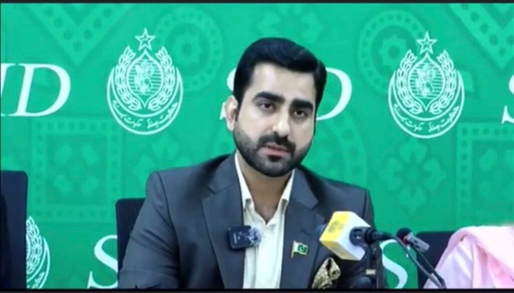 Sukhdev Assardas Hemnani speaking at a press conference on Kashmir Black Day in Karachi.