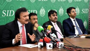 1. Government officials discuss business reforms and investment facilitation at a press conference in Karachi.
