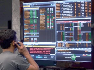 Pakistan Stock Exchange KSE-100 Index market update showing a midday gain of 1,136.74 points